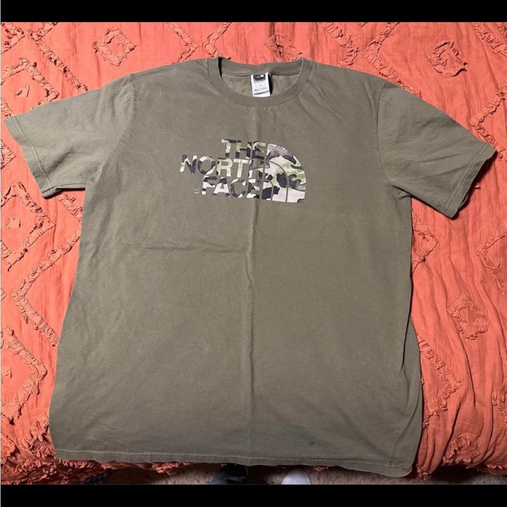 Men’s large the north face tee